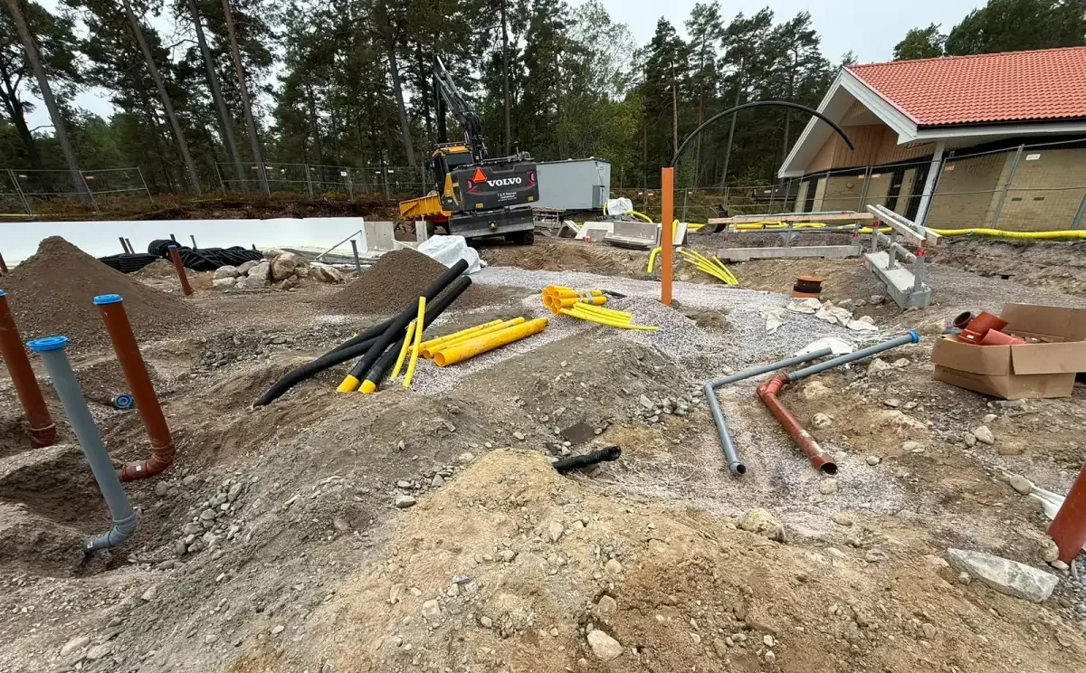 Nybygget i Västervik med rören i bottenplattan innan gjutning