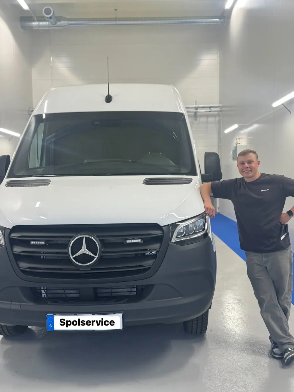 John Bergius vid servicebilen